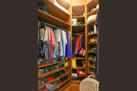 Casa à venda com 564m², 4 quartos e 4 vagas Casa à venda com 564m², 4 quartos e 4 vagasCloset da suíte 3