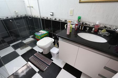 Casa à venda com 564m², 4 quartos e 4 vagas Casa à venda com 564m², 4 quartos e 4 vagasBanheiro da suíte 3