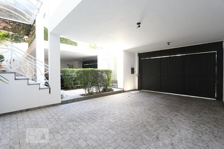 Casa à venda com 564m², 4 quartos e 4 vagas Casa à venda com 564m², 4 quartos e 4 vagasGaragem