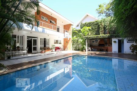 Casa à venda com 564m², 4 quartos e 4 vagas Casa à venda com 564m², 4 quartos e 4 vagasPiscina