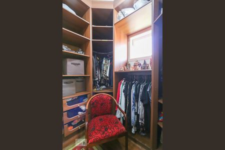 Casa à venda com 564m², 4 quartos e 4 vagas Casa à venda com 564m², 4 quartos e 4 vagasCloset da suíte 1