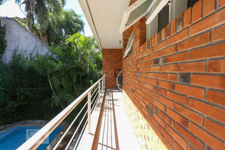 Casa à venda com 564m², 4 quartos e 4 vagas Casa à venda com 564m², 4 quartos e 4 vagasVaranda da suíte 3 e 4