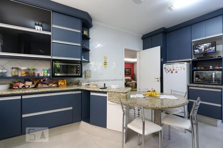 Casa à venda com 564m², 4 quartos e 4 vagas Casa à venda com 564m², 4 quartos e 4 vagasCozinha