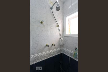 Casa à venda com 564m², 4 quartos e 4 vagas Casa à venda com 564m², 4 quartos e 4 vagasBanheiro da suíte 4 - Chuveiro