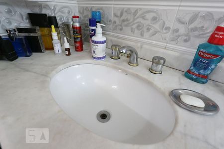 Casa à venda com 564m², 4 quartos e 4 vagas Casa à venda com 564m², 4 quartos e 4 vagasBanheiro da suíte 4 - Pia