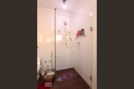 Casa à venda com 564m², 4 quartos e 4 vagas Casa à venda com 564m², 4 quartos e 4 vagasBanheiro da suíte 1