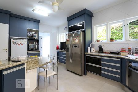 Casa à venda com 564m², 4 quartos e 4 vagas Casa à venda com 564m², 4 quartos e 4 vagasCozinha