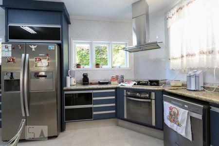 Casa à venda com 564m², 4 quartos e 4 vagas Casa à venda com 564m², 4 quartos e 4 vagasCozinha