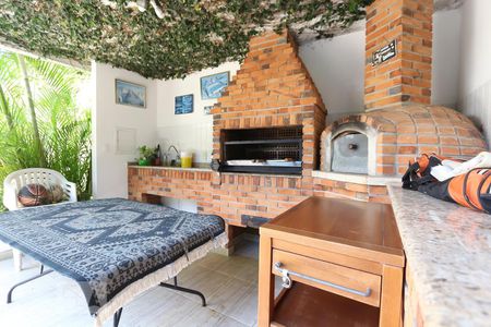 Casa à venda com 564m², 4 quartos e 4 vagas Casa à venda com 564m², 4 quartos e 4 vagasChurrasqueira