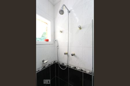 Casa à venda com 564m², 4 quartos e 4 vagas Casa à venda com 564m², 4 quartos e 4 vagasBanheiro da suíte 3 - Chuveiro