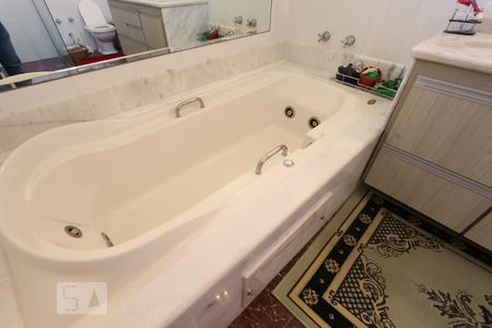 Casa à venda com 564m², 4 quartos e 4 vagas Casa à venda com 564m², 4 quartos e 4 vagasBanheiro da suíte 1 - Hidro