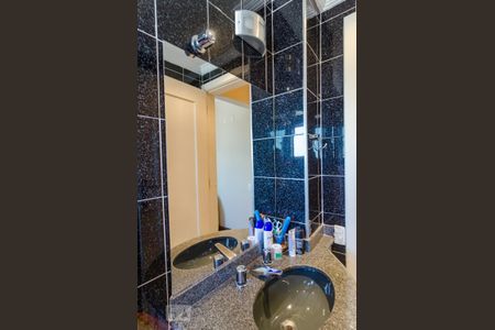 Apartamento à venda com 176m², 3 quartos e 2 vagas Apartamento à venda com 176m², 3 quartos e 2 vagasSuíte 2- Banheiro