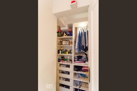 Apartamento à venda com 176m², 3 quartos e 2 vagas Apartamento à venda com 176m², 3 quartos e 2 vagasSuíte 1 - Closet