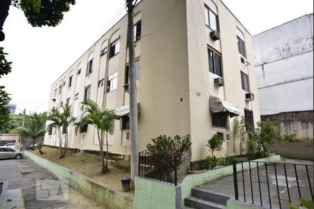 Fachada do bloco de apartamento para alugar com 2 quartos, 65m² em Pechincha, Rio de Janeiro