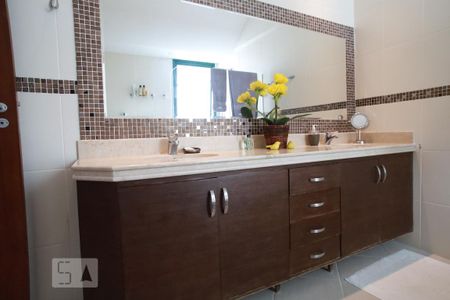 Apartamento para alugar com 280m², 4 quartos e 5 vagasBanheiro Suíte