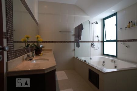 Apartamento para alugar com 280m², 4 quartos e 5 vagasBanheiro Suíte