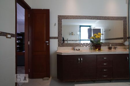 Apartamento para alugar com 280m², 4 quartos e 5 vagasBanheiro Suíte