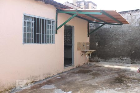 Casa para alugar com 120m², 2 quartos e 1 vagaFundo