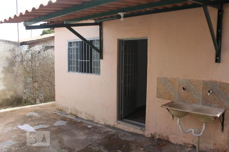 Casa para alugar com 120m², 2 quartos e 1 vagaFundo