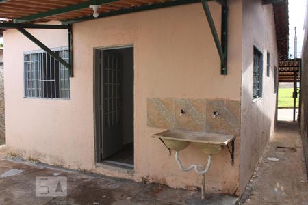 Casa para alugar com 120m², 2 quartos e 1 vagaFundo