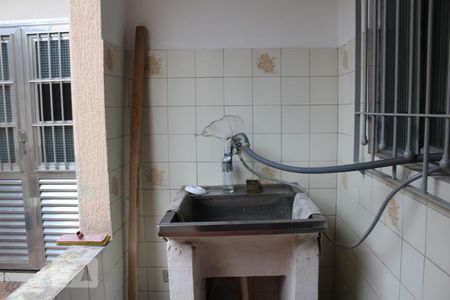 Casa à venda com 165m², 3 quartos e 1 vagalavanderia