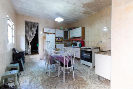 Casa à venda com 70m², 2 quartos e 2 vagas Casa à venda com 70m², 2 quartos e 2 vagasCozinha