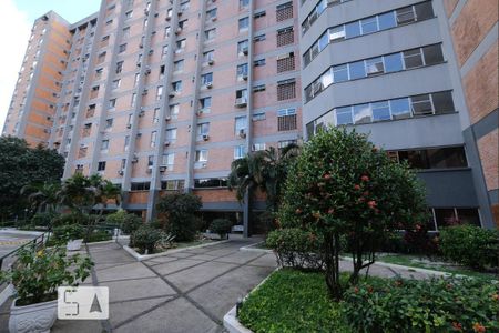 Apartamento à venda com 105m², 3 quartos e 2 vagasFachada