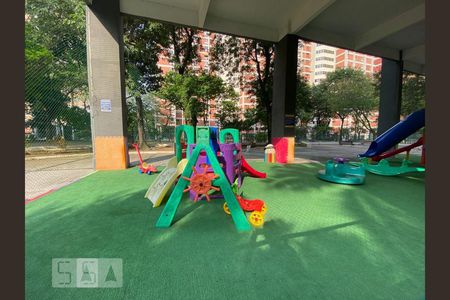 Apartamento à venda com 105m², 3 quartos e 2 vagasÁrea Comum - Playground
