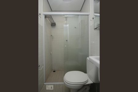 Banheiro de kitnet/studio para alugar com 1 quarto, 25m² em Barra Funda, São Paulo