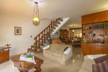 Sala de casa para alugar com 4 quartos, 255m² em Jardim Piqueroby, São Paulo