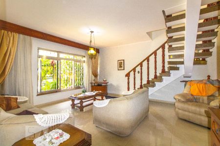 Sala de casa para alugar com 4 quartos, 255m² em Jardim Piqueroby, São Paulo