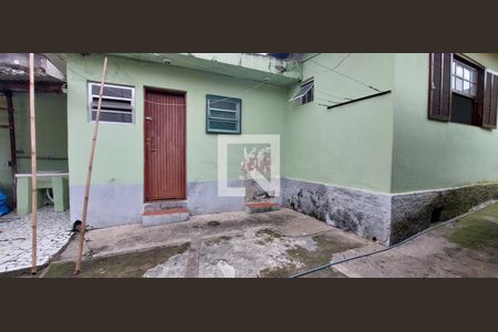 Casa à venda com 45m², 1 quarto e sem vagaQuintal
