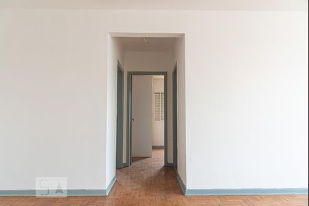 Corredor de apartamento para alugar com 3 quartos, 60m² em Jardim da Gloria, São Paulo