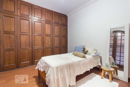 Casa à venda com 460m², 4 quartos e 6 vagasquarto 2