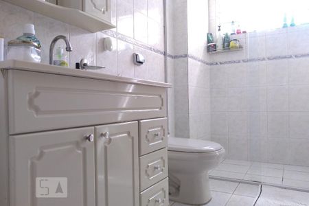 Banheiro de apartamento para alugar com 3 quartos, 69m² em Bom Retiro, São Paulo