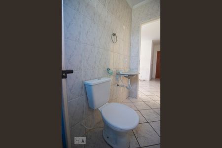 Banheiro de apartamento para alugar com 2 quartos, 53m² em Distrito Industrial, Jundiaí