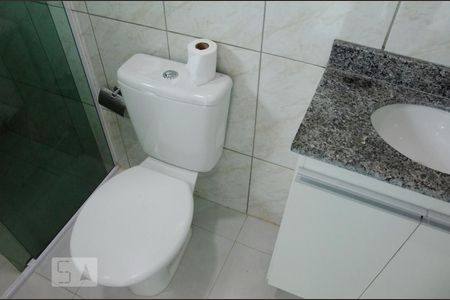 Banheiro de kitnet/studio para alugar com 1 quarto, 30m² em Parque Edu Chaves, São Paulo