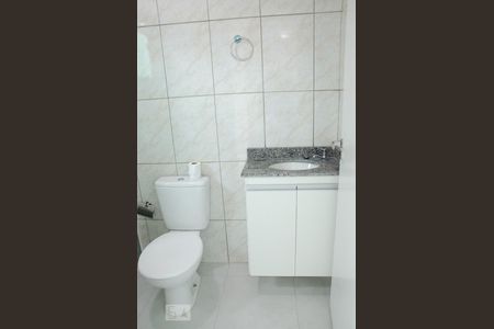Banheiro de kitnet/studio para alugar com 1 quarto, 30m² em Parque Edu Chaves, São Paulo