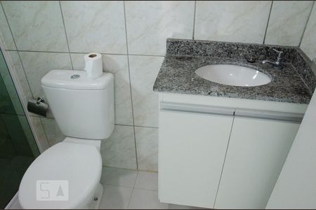 Banheiro de kitnet/studio para alugar com 1 quarto, 30m² em Parque Edu Chaves, São Paulo