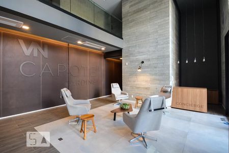 Studio para alugar com 32m², 1 quarto e 1 vaga Studio para alugar com 32m², 1 quarto e 1 vagaHall social