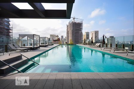 Studio para alugar com 32m², 1 quarto e 1 vaga Studio para alugar com 32m², 1 quarto e 1 vagaPiscina