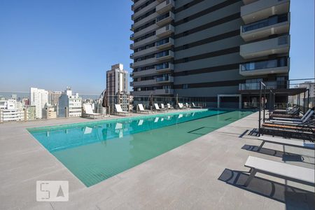 Studio para alugar com 32m², 1 quarto e 1 vaga Studio para alugar com 32m², 1 quarto e 1 vagaPiscina