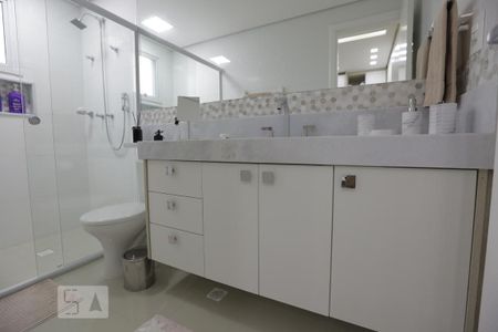 Apartamento à venda com 258m², 3 quartos e 6 vagasBanheiro da Suíte 2