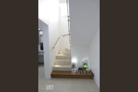 Apartamento à venda com 258m², 3 quartos e 6 vagasEscada