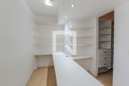 Apartamento à venda com 98m², 1 quarto e 2 vagas Apartamento à venda com 98m², 1 quarto e 2 vagasCloset da suíte