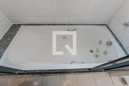 Apartamento à venda com 98m², 1 quarto e 2 vagas Apartamento à venda com 98m², 1 quarto e 2 vagasBanheiro da Suíte