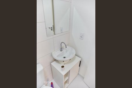 Banheiro de apartamento para alugar com 2 quartos, 42m² em Bom Retiro, São Paulo