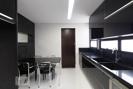 Apartamento à venda com 360m², 4 quartos e 3 vagasCozinha