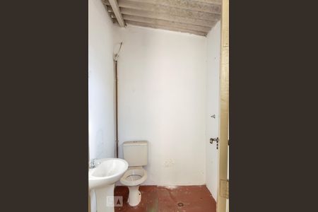 Casa à venda com 200m², 7 quartos e 6 vagasBanheiro da Suíte 2