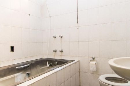 Casa à venda com 157m², 4 quartos e 2 vagasBanheiro Térreo